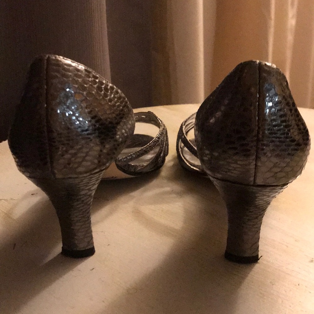Caparros Vintage Styled Heels - Picture 3 of 7